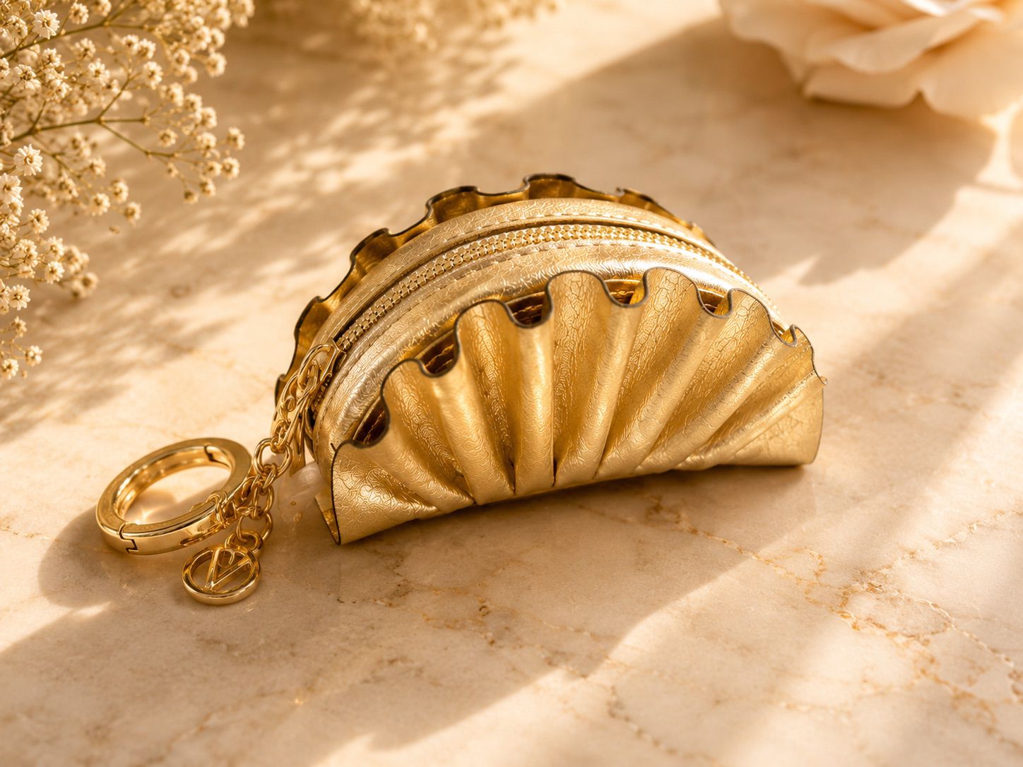 Victoria’s Secret Monedero tipo concha dorado